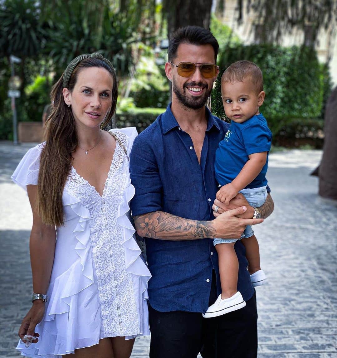ヘスス・フェルナンデス・サエスのインスタグラム：「Unos días más y nos volvemos a ver amores. Os echo mucho de menos. Os quiero ❤️ @alissrodriguezz」