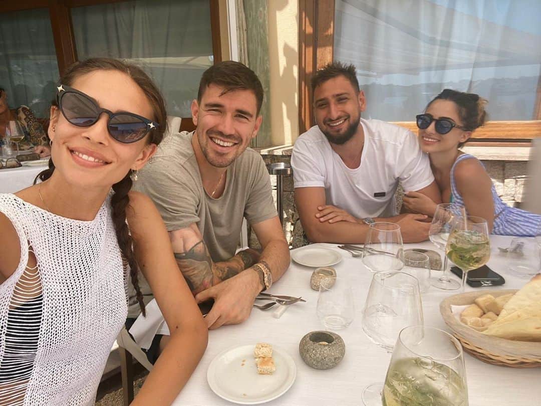 ジャンルイジ・ドンナルンマのインスタグラム：「Good food 🍽 Good times 😎 Good people 👫👫」