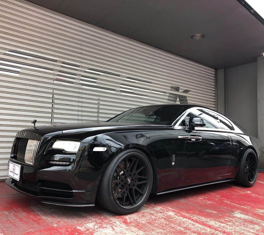 Spirits Artisanさんのインスタグラム写真 - (Spirits ArtisanInstagram)「Rolls-Royce wraith Artisanspirits/// Sportsline blcklabel YAMATO edition @office_k__tokyo  @forgiato www.artisanspirits.co.jp #artisanspirits #artisan #asms #rollsroyceｗraith #wraith  #evasivemotorsports #ravspecjdm #butlertire #jworksunlimited #premierautowerkz #suvproject #kanooperformance #car_life_staff #technicalmate  #トラウム #車庫小舗 #nigeljdmparts #bondtokyo #bondosaka #bondochina #japan●paint #インポートファクトリーゼロ」8月12日 20時00分 - artisan_spirits