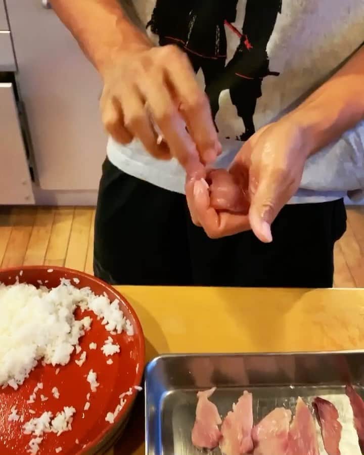 のインスタグラム：「Hey Omachi!  #sushi #japanesefood #biginner」