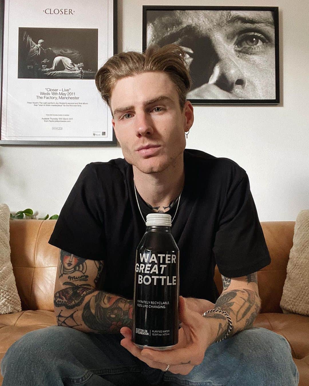 THOMAS DAVENPORTのインスタグラム：「100% of the @cottononfoundation proceeds goes towards communities in the Northern Territory, Uganda, Thailand and South Africa, empowering youth through quality education and access to healthcare. You can make a direct impact by purchasing a water bottle, reusable face mask, tote, or any product in the Foundation’s new everyday essentials range.   A quality education gives every child the potential to change the world for the better. @cottonon #cottononfoundation」