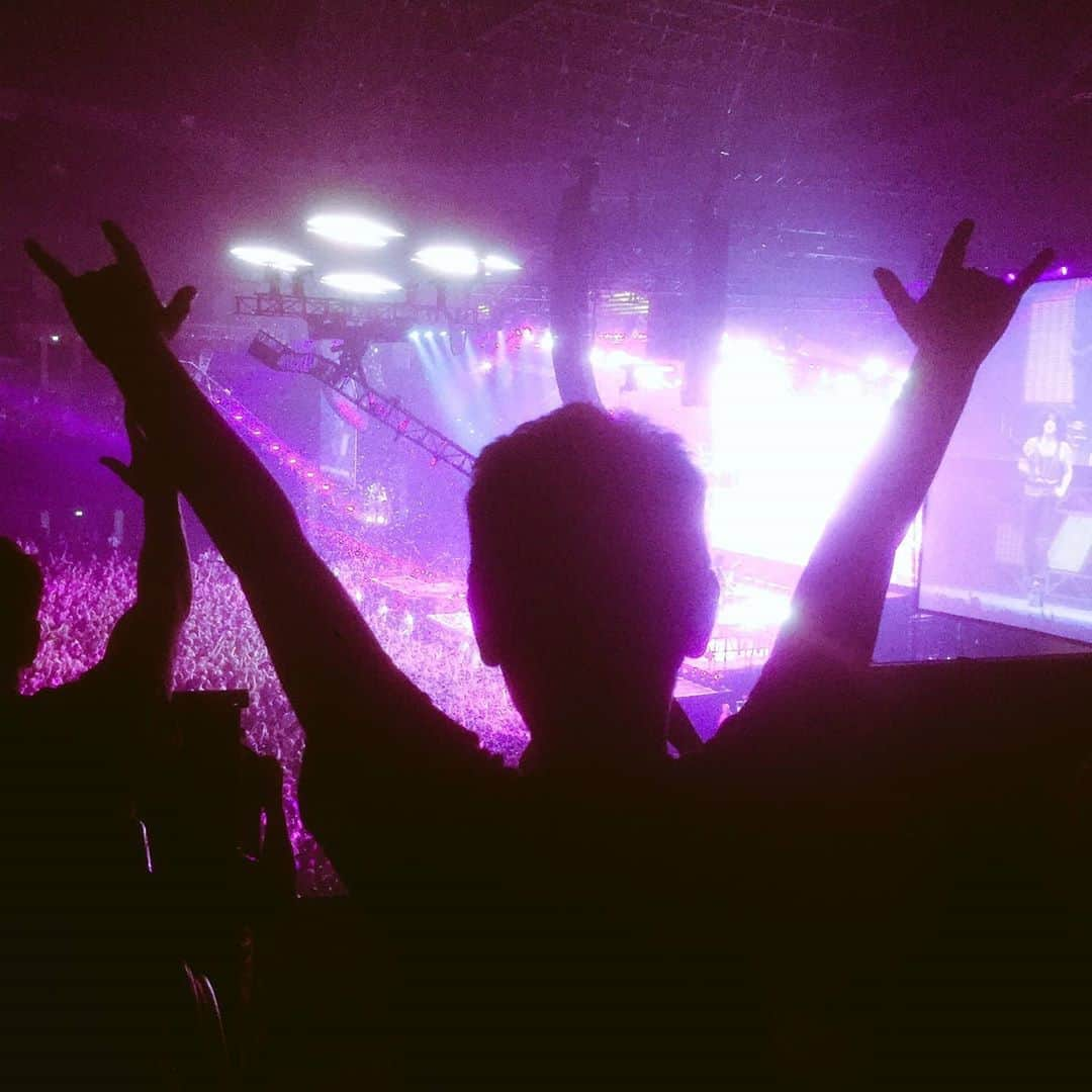 KISSさんのインスタグラム写真 - (KISSInstagram)「#KISSFamilies Rock! Proud dad Paul Tierney shared this amazing photo of his son James at his first concert - #KISS at the SSE Hydro in #Glasgow, #Scotland. #KISSKids」8月12日 20時08分 - kissonline