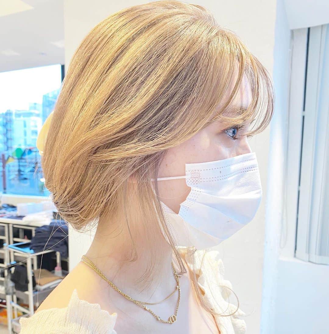 Sachiのインスタグラム：「Honey Blonde  (Bleach mustです) . 最近、『明るくしちゃいたいです！🧠』と、、 明るめオーダー人気です。 . #やっちゃいましょょ #shima#hair#color #shima_sachi」