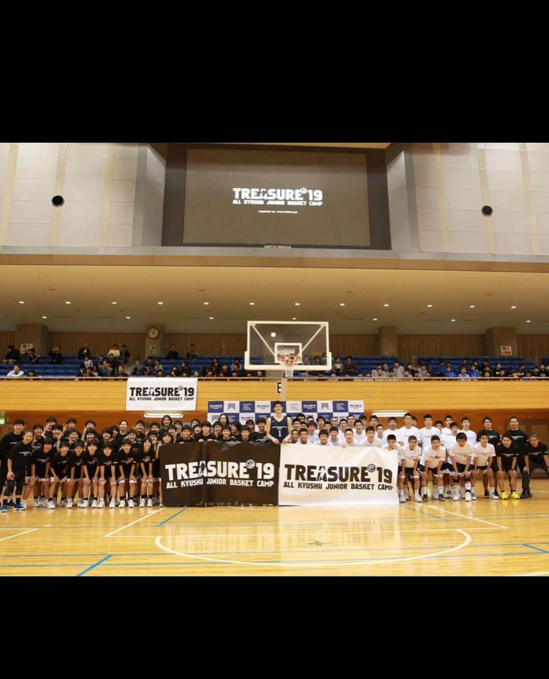 大神雄子さんのインスタグラム写真 - (大神雄子Instagram)「長崎県大村市にて行われたTreasure19 から1年。 今年はなかなか大会や遠征、キャンプができない中で、企画されたのがオンラインでのチャレンジカップ🔥 ３つの挑戦するスキルがあります😊 エントリー資格は長崎県在住、出身となっていますが、そうです、オンラインでのチャレンジなので、是非挑戦して、DMでもタグ付けてくださってもいいので、表現してみてください(^^)💪  そこら中に挑戦する場所はあって、それに気付くか気付かないか…それは全て自分次第だと思います‼︎  この夏を一緒に挑戦する大会にしましょう😊 Bリーグ、wリーグ リーグの選手も登場、アドバイスくれてますっ！ たくさんのゲストがデモンストレーションとして協力してくれています、誰だろう🤔？笑  公式Instagram、YouTubeもありますので、是非ご覧ください🏀  そして、今の時期で1番気を付けなければいけないのが、怪我、そして熱中症です。  昨年のtreasure19でもセミナーを開催し、バスケットをする前の準備としてもＳＣに熱中症とトレーニングもプログラムに取り入れました。 『知』というものをどう学ぶかもとても大切だと思います‼︎  皆さん、是非挑戦してみてください😊‼︎  よろしくお願いします🔥  #treasure20 #今年の夏はオンラインでもチャレンジ　#自分を表現する　#自分を知る　#１つの物事にどう捉えるか　#挑戦　#🤝 #youtube のURLはストーリーにて🙌」8月12日 20時20分 - shin___01