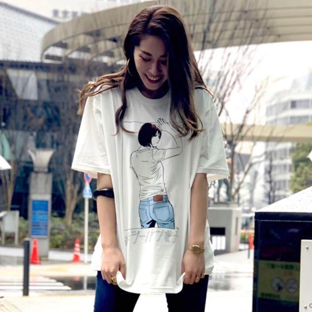 江口寿史のインスタグラム：「#ジーパン女子 Ｔは「江口寿史」を知らない人たちもフツーに着てくれてるのがすごくイイね。そこが嬉しい。」
