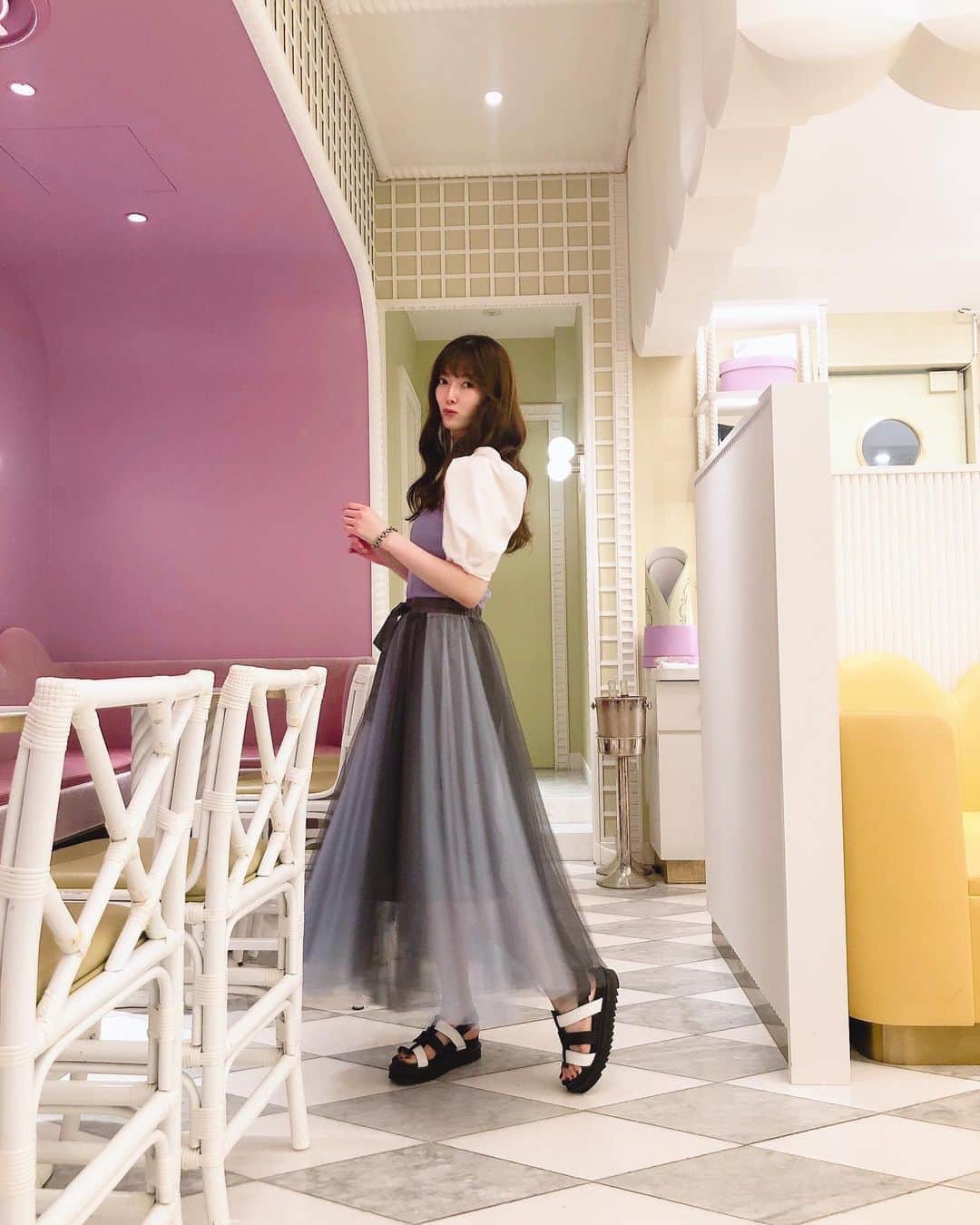 日下部美愛のインスタグラム：「💜🤍  #青山カフェ #ラデュレ青山店 #ラデュレ #photo #japan #model #me #hair #fashion #fashionblogger #makeup #selfie #followme #instagood #camera #instadaily #dailylook #한국 #맞팔 #사진 #데일리 #데일리룩 #인스타사진 #인스타그램 #일본인 #패션 #韓国カフェ #韓国コーデ」