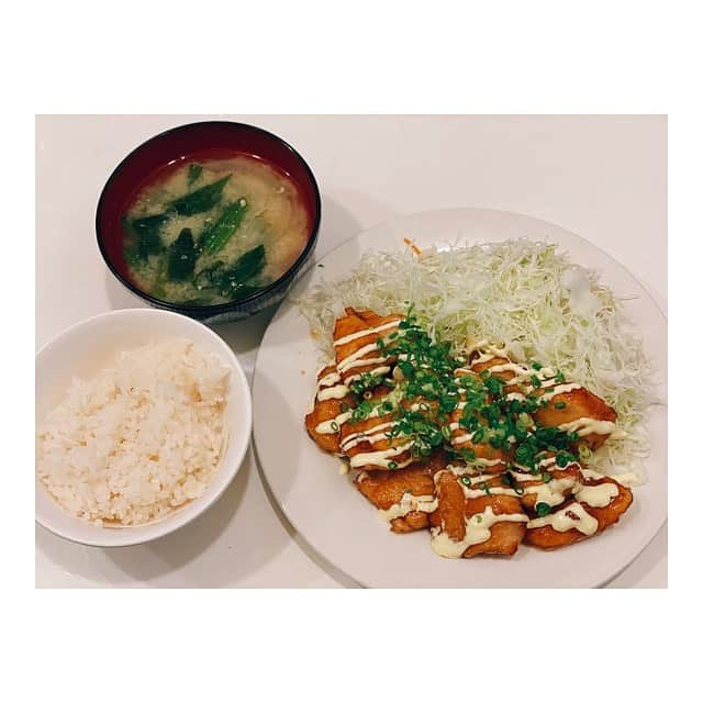 中山こころさんのインスタグラム写真 - (中山こころInstagram)「* 今日のご飯🍚 マヨラーには最高のおかずだた💛🧡 * #鶏の甘酢マヨ #久しぶりに写真撮った  #品数少な  #マヨラー  #ここ飯 #cocoskitchen」8月12日 20時24分 - coocoorooo