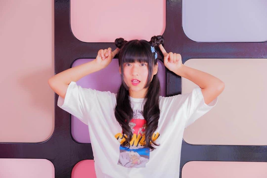 りりりのインスタグラム：「🌈☁️🌈☁️🌈  #NiziU #dance #makeyouhappy  #りりり #踊ってみた  photo @gakkosound   ラップのところ好きすぎて、もう、めちゃくちゃ好き😭💓 踊れてhappyです🥰🥰  今回もコーデと髪型はママです🥰 ありがとう(๑⃙⃘♥‿♥๑⃙⃘)  動画いっぱい友達にも拡散してね❣️❣️」