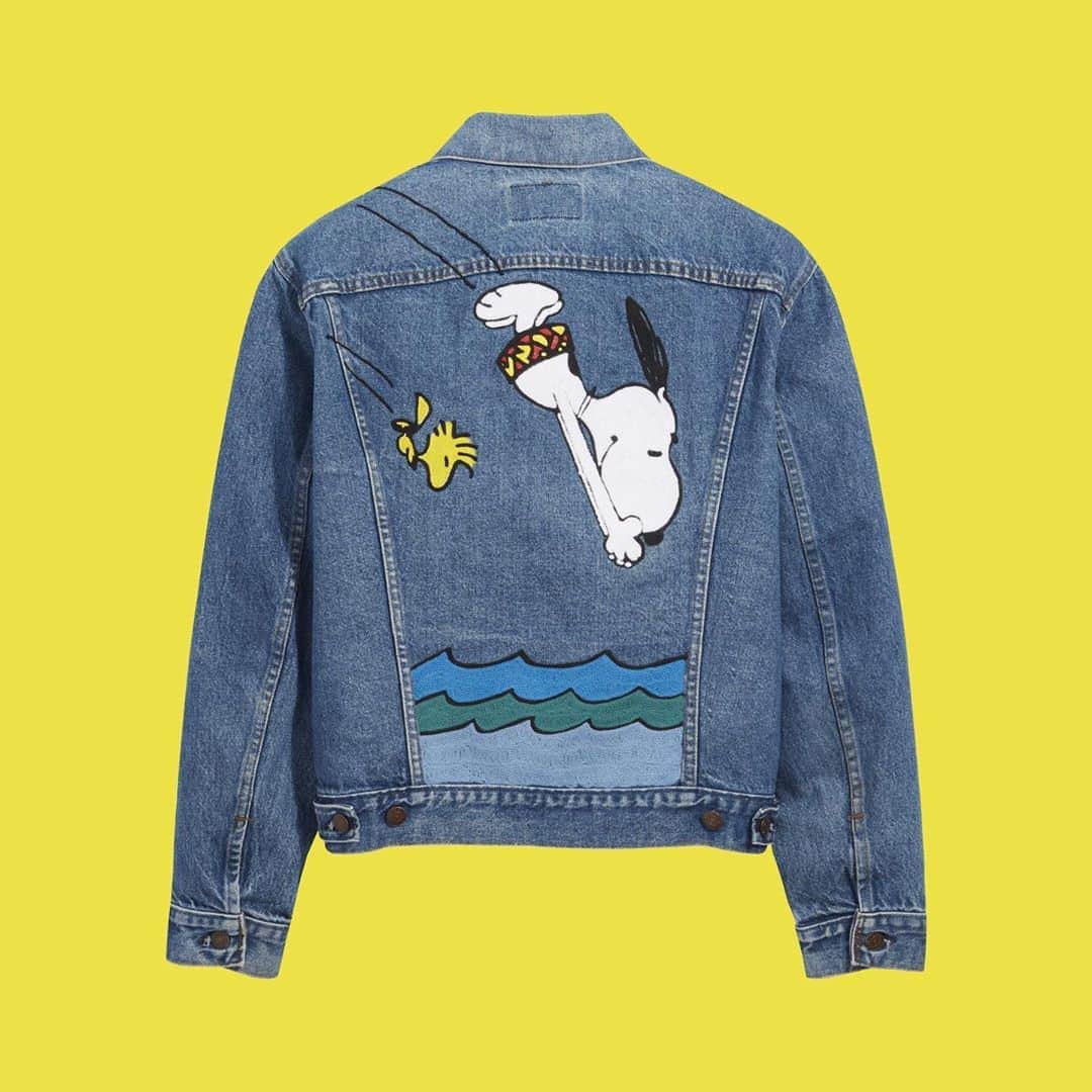 のインスタグラム：「We’re celebrating Snoopy’s birthday!   Celebrate by copping this app-exclusive Levi’s® Authorized Vintage x Peanuts® Trucker. A playful twist on an authentically vintage Trucker Jacket featuring the neighborhood’s favorite beagle. This won’t last long, so you might want to run. 🏃‍♂️」