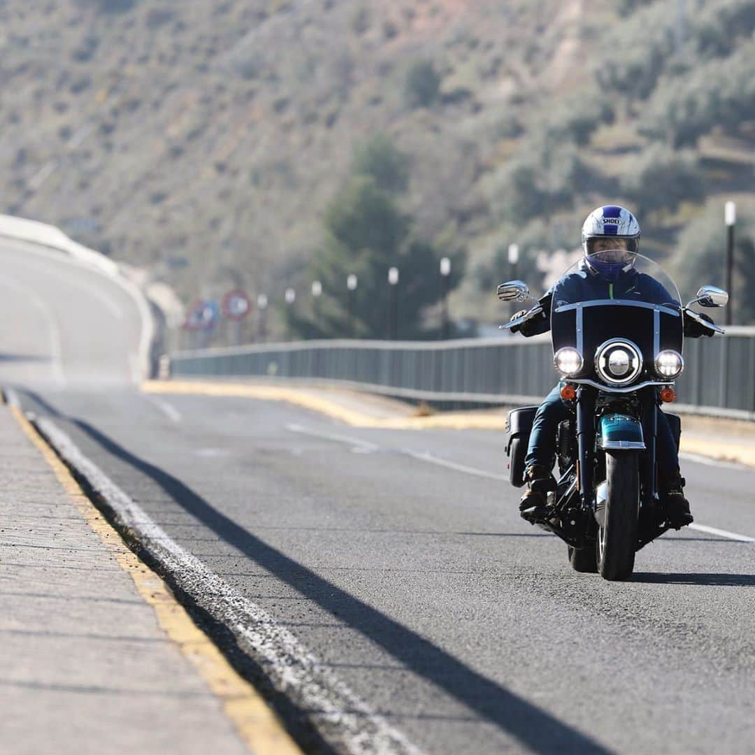 Harley-Davidson Japanさんのインスタグラム写真 - (Harley-Davidson JapanInstagram)「この道が続く限り。#ハーレー #harley #ハーレーダビッドソン #harleydavidson #バイク #bike #オートバイ #motorcycle #ヘリテイジクラシック #heritageclassic #flhcs #ソフテイル #softail #ライド #ride #道 #road #鼓動 #pulse #スペイン #spain #2020 #自由 #freedom」8月13日 1時54分 - harleydavidsonjapan