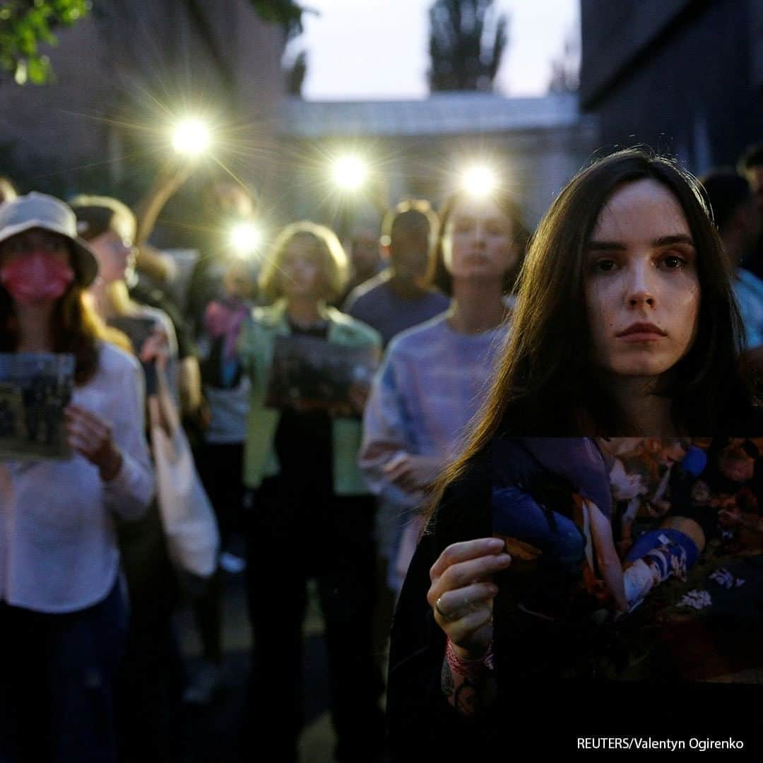 ABC Newsさんのインスタグラム写真 - (ABC NewsInstagram)「People protest against Belarusian presidential election preliminary results outside the Belarusian embassy in Kyiv, Ukraine. #belarus #election」8月12日 20時30分 - abcnews