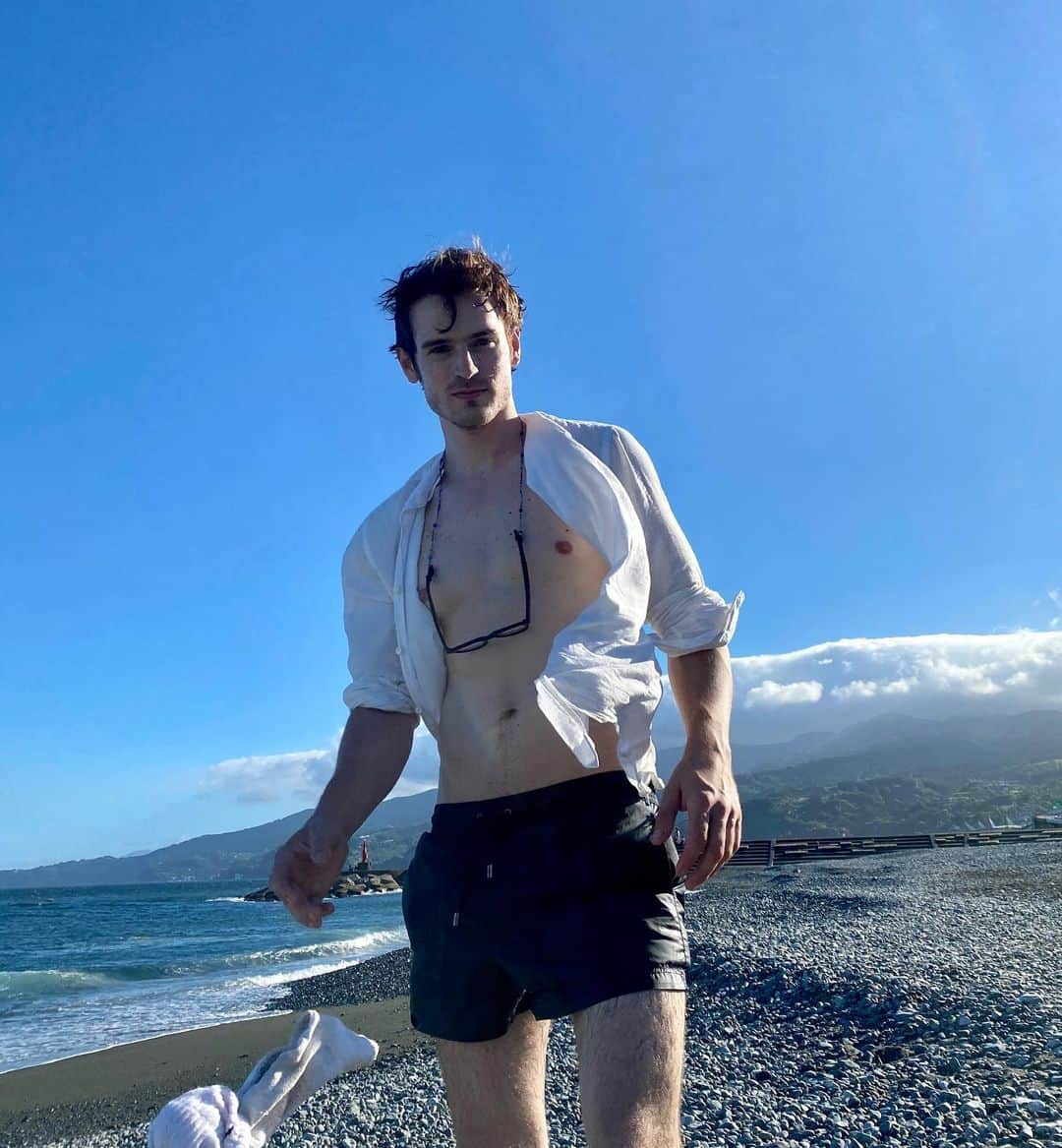 Anton Wormannさんのインスタグラム写真 - (Anton WormannInstagram)「A few days out of Tokyo ☀️👌 Empty beaches in Kanagawa & first class hot springs in Hakone ♨️🇯🇵  The country side in Japan is too beautiful🙏 コロナ以来の初めての旅行です、いつも日本の綺麗さでびっくりする。温泉　🧖‍♂️❤️ #Japan #Hakone #Onsen #Hotsprings #日本　#温泉 #天山 #onsenbradders #Ilikesomuch #model #modellife #swedish #swedishmeatballs #swedishmodel #tokyolife #maskon #Hakodate #箱館」8月12日 20時34分 - antonwormann