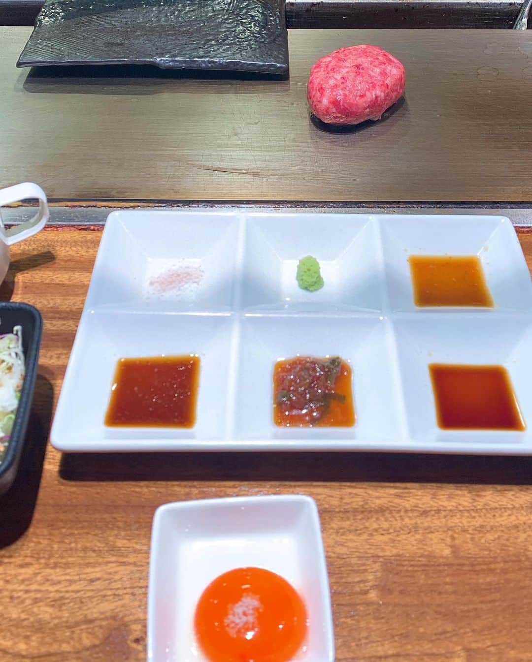 樫原伸彦さんのインスタグラム写真 - (樫原伸彦Instagram)「久々に渋谷に来ました。 PARCOで涼みぃの ご飯。  地下の行列店 「極味や」さんで ハンバーグステーキ◎ Mサイズ 160g セット サラダ、スープ、ご飯、 ソフトクリーム食べ放題。 トリュフ塩香る蘭王ソース◎  自分で焼いて食べるスタイル。 挽肉の焼肉かなっ。  お客さんの9割が女性。  お嬢さんたちが ハンバーグの調理を練習できる？ 良き飯所。  飯場Goo！ （はんばぐー）  #ハンバーグ #鉄板 #ダジャレ #レストラン #デパート #デパ地下 #グルメ #肉 #牛肉 #食べ歩き #渋谷 #パルコ #PARCO #hamburg #meat #beef #bbq #barbeque #foodie #yummy #delicious #shibuya #restaurant #tokyo #japan #hamburger」8月12日 20時35分 - nobustagrammy