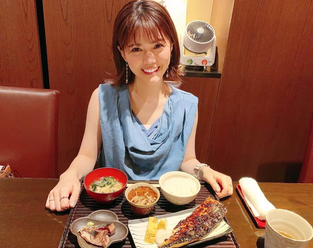 上坂由莉のインスタグラム：「﻿ ﻿ こんばんは🌙﻿ 昨日は青山にあるきいろで和食ランチ😋🍚﻿ お肉も好きやけどそれを上回る程魚が好き🐟🍣﻿ ﻿ ﻿ その中でも1番好きなサバ🐟﻿ 昨日のメニューにもサバがあったので﻿ とろサバ定食にしました〜🤗﻿ ﻿ ﻿ サバは善玉コレステロールを増やすEPAや﻿ 脳の老化を防ぐDHAも豊富💙﻿ たんぱく質もしっかり摂れるし嬉しい事づくし❗️﻿ ﻿ ﻿ しっかり栄養をとって﻿ 暑い夏も楽しく過ごしましょう😋👒🌻﻿ ﻿ ﻿ (後ろのサーキュレーターじわる🎐)﻿ ﻿ ﻿ #青山きいろ #和食 #和食ランチ #青山ランチ #表参道ランチ﻿」