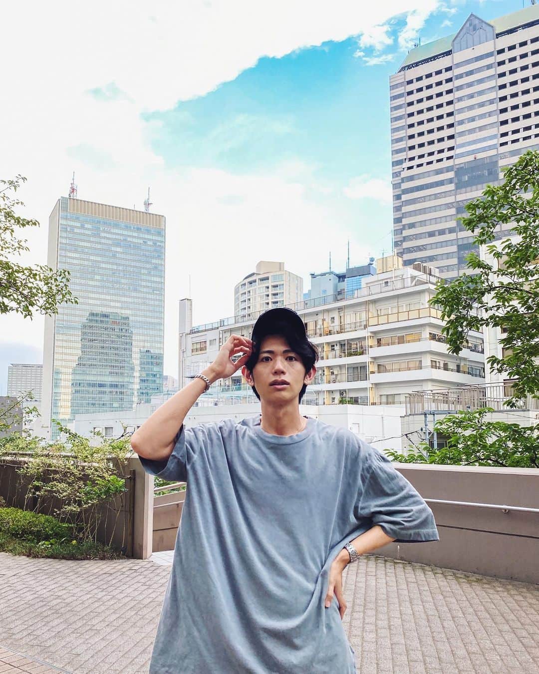 片山良平のインスタグラム：「夏きたよって感じの毎日だね〜。  暑いけど夏は結構好きです☀️  今年はスタッフみんなでBBQできなかったな〜🤦‍♂️  次の夏は開催できる事を祈願する！！！  #2020#夏 #bbq#開催できず #次の夏こそ #全員で海にいこう #🏖」