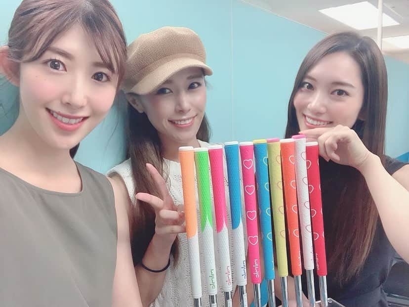のインスタグラム：「GTバーディーズ公式youtubeチャンネルが更新されました⛳️🌸 今回は「ゴル女子おすすめ夏アイテム」 あつーい夏☀️でもゴルフはしたい！！ 私達のおすすめアイテムを紹介してます💗  https://www.youtube.com/watch?v=zDMGQt4g2fg ・ グリップも新しくなってさらにゴルフが楽しくなってきた・・・夏⛳️💗 グッドボタンチャンネル登録お願いします✨  @golftoday_birdies  #ゴルフトゥデイ #gtバーディーズ #youtube #ゴルフ女子#ゴルフ好き#ゴルフ好きな人と繋がりたい#女子ゴルファー#ゴルフ練習#スポーツコーデ#スポーツ女子#golf #instagolf #followme #lol #골프 #高尔夫球」