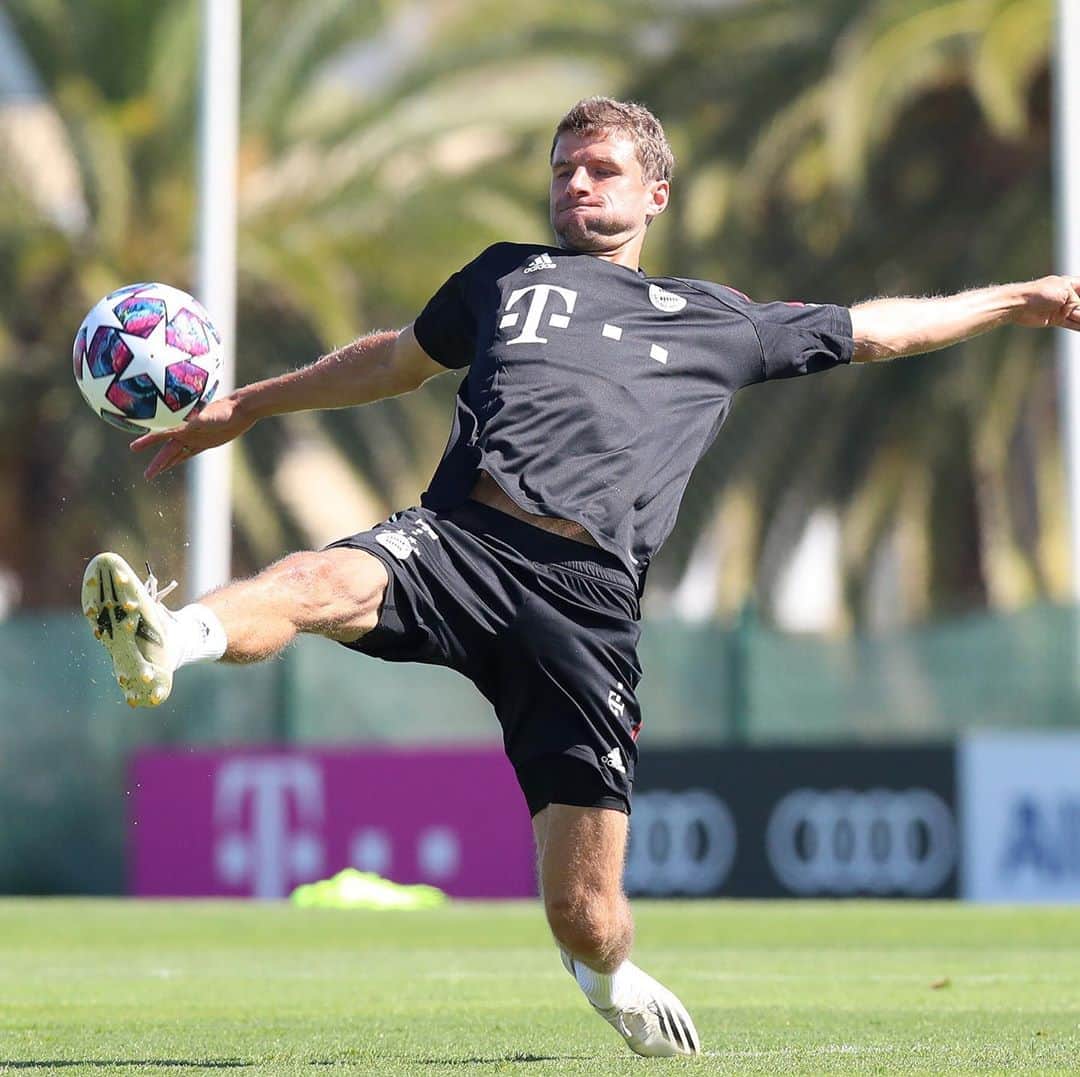 トーマス・ミュラーのインスタグラム：「The hunt begins 🏹🏆⚽️ #morethanready #cantwait #championsleague #tilltheend #miasanhungrig #lovingknockoutgames #dortwoportugiesischgesprochenwirdfühlenwirunswohl (2014)🤩」