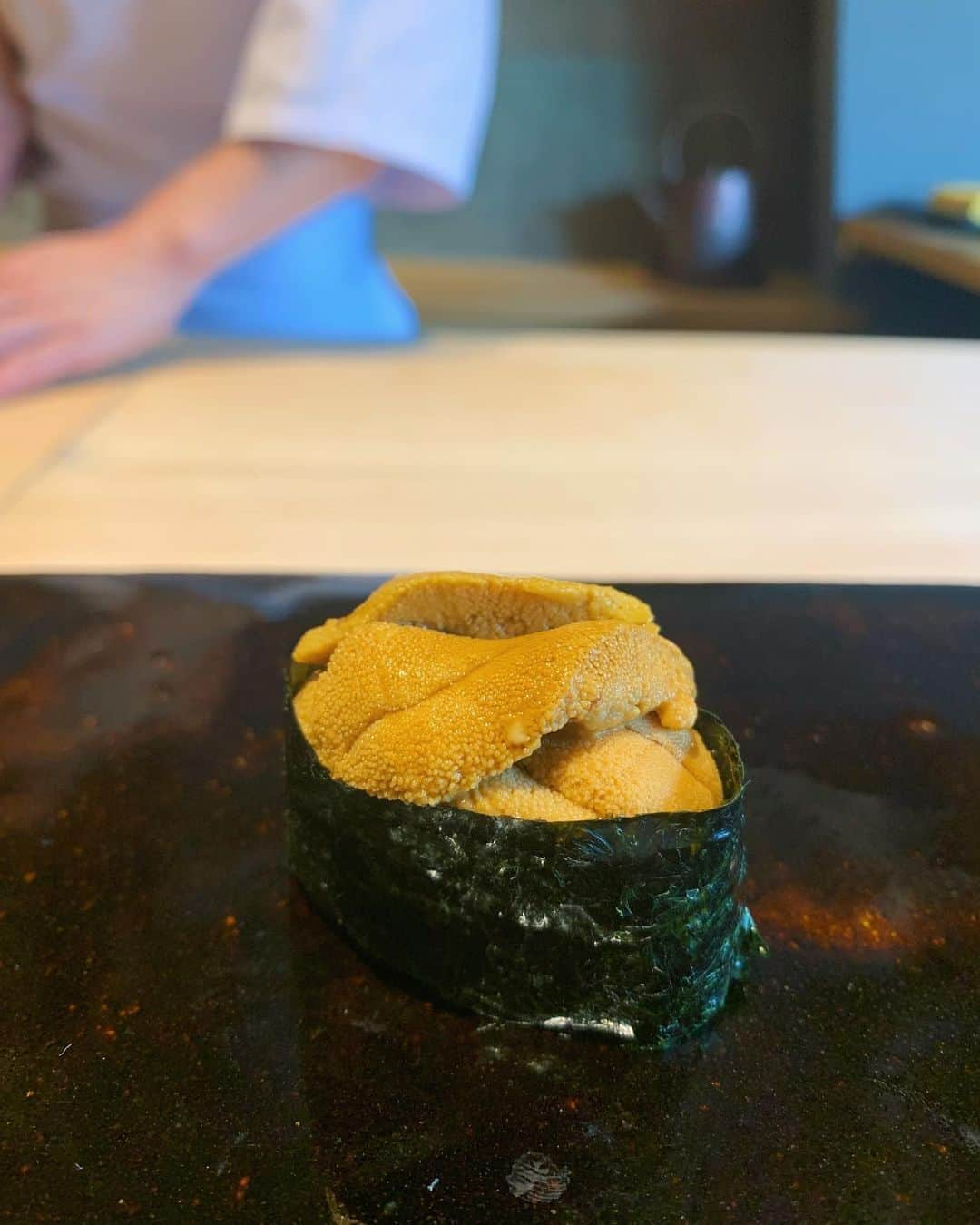 karen okajimaさんのインスタグラム写真 - (karen okajimaInstagram)「ㅤㅤㅤ ㅤㅤㅤ 行きたかった三心さん🍣  ㅤㅤㅤ  もちろんお寿司は絶品で 素晴らしいの一言なんやけど、 座ってるだけでなんか 気持ちが良いお店😊✨ 良い気が流れている気がした✨  ㅤㅤㅤ  また絶対行きたいお寿司屋さん❤️  ㅤㅤㅤ  #三心 #鮨三心 #谷6グルメ  #谷4お寿司 #谷6お寿司 #お寿司 #お鮨 #大阪グルメ  #大阪お寿司 #大阪お鮨 #グルメ岡島 #岡島かれん #谷5お寿司 #谷5グルメ」8月12日 21時15分 - karenokajima0318