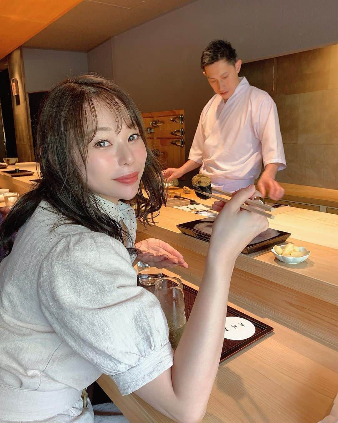 karen okajimaさんのインスタグラム写真 - (karen okajimaInstagram)「ㅤㅤㅤ ㅤㅤㅤ 行きたかった三心さん🍣  ㅤㅤㅤ  もちろんお寿司は絶品で 素晴らしいの一言なんやけど、 座ってるだけでなんか 気持ちが良いお店😊✨ 良い気が流れている気がした✨  ㅤㅤㅤ  また絶対行きたいお寿司屋さん❤️  ㅤㅤㅤ  #三心 #鮨三心 #谷6グルメ  #谷4お寿司 #谷6お寿司 #お寿司 #お鮨 #大阪グルメ  #大阪お寿司 #大阪お鮨 #グルメ岡島 #岡島かれん #谷5お寿司 #谷5グルメ」8月12日 21時15分 - karenokajima0318