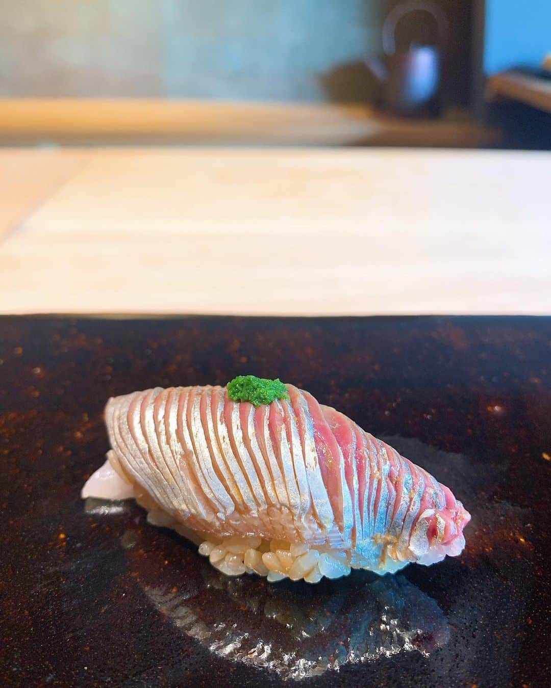 karen okajimaさんのインスタグラム写真 - (karen okajimaInstagram)「ㅤㅤㅤ ㅤㅤㅤ 行きたかった三心さん🍣  ㅤㅤㅤ  もちろんお寿司は絶品で 素晴らしいの一言なんやけど、 座ってるだけでなんか 気持ちが良いお店😊✨ 良い気が流れている気がした✨  ㅤㅤㅤ  また絶対行きたいお寿司屋さん❤️  ㅤㅤㅤ  #三心 #鮨三心 #谷6グルメ  #谷4お寿司 #谷6お寿司 #お寿司 #お鮨 #大阪グルメ  #大阪お寿司 #大阪お鮨 #グルメ岡島 #岡島かれん #谷5お寿司 #谷5グルメ」8月12日 21時15分 - karenokajima0318