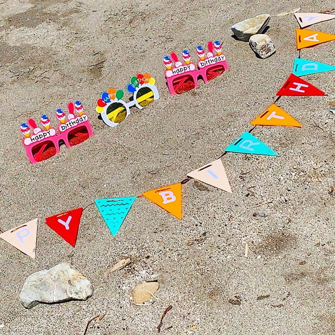 富士村彩花さんのインスタグラム写真 - (富士村彩花Instagram)「・﻿ ﻿ 美女たちと海😎✨﻿ ﻿ サプライズで誕生日お祝いしてくれました✨﻿ マンションの下で2人してbirthdayサングラスかけて待ってた🤣笑﻿ ﻿ 嬉しかったし楽しかったありがとう🥺💓﻿ ﻿ #friends #girls #photo #summervacation #vacation #seaside #marina #hayama #hayamamarina #birthday #birthdaygirl #thankyou #loveyou」8月12日 21時16分 - ayaka.prestige