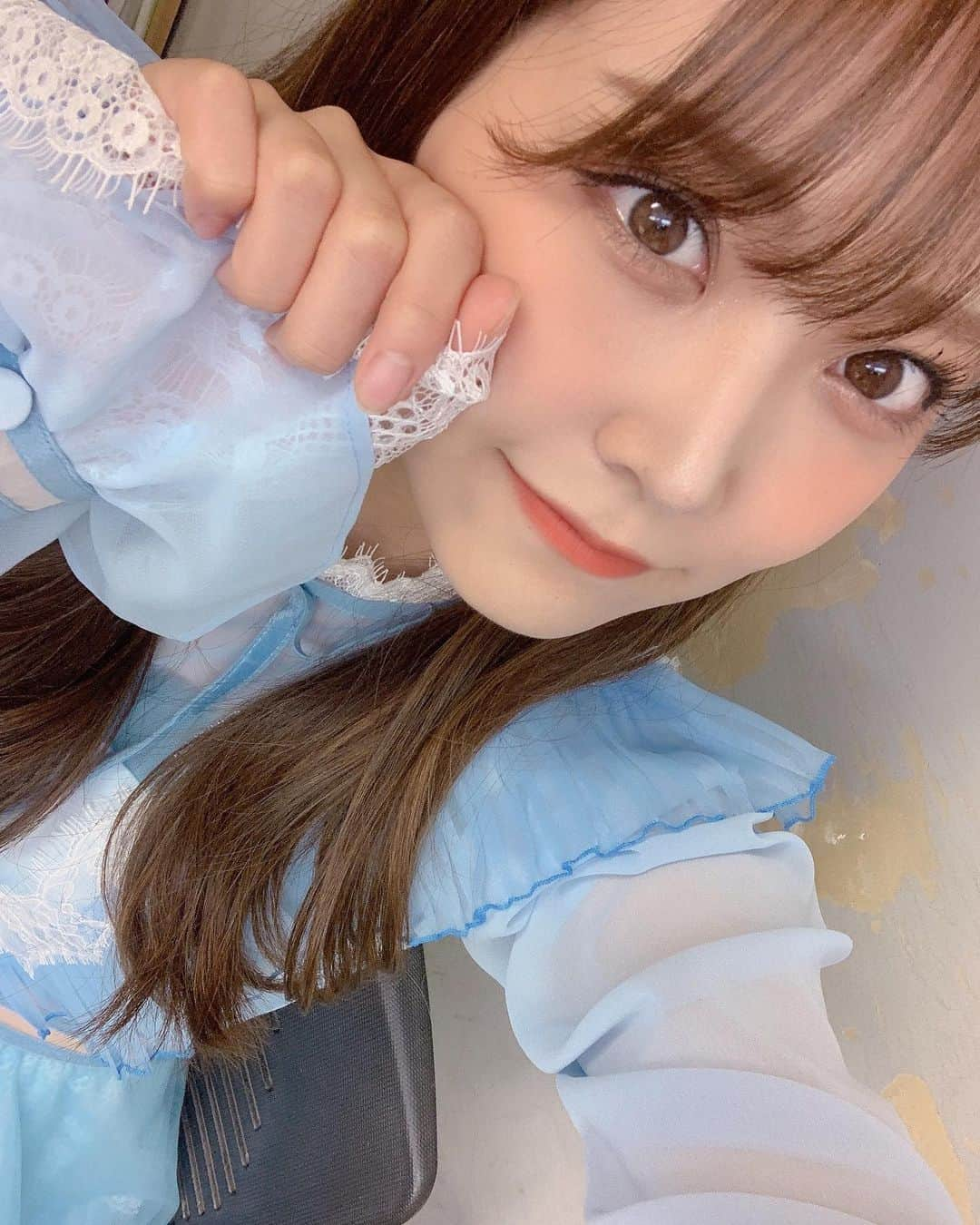 白間美瑠さんのインスタグラム写真 - (白間美瑠Instagram)「8月19日発売💙 #NMB48 の新曲！ #だってだってだって  初披露させて頂きました！！ ・ 今回の衣装カラーは青💙 珍しいでしょ☺️ 青色のみるるんはどうでしょう？」8月12日 21時17分 - shiro36run