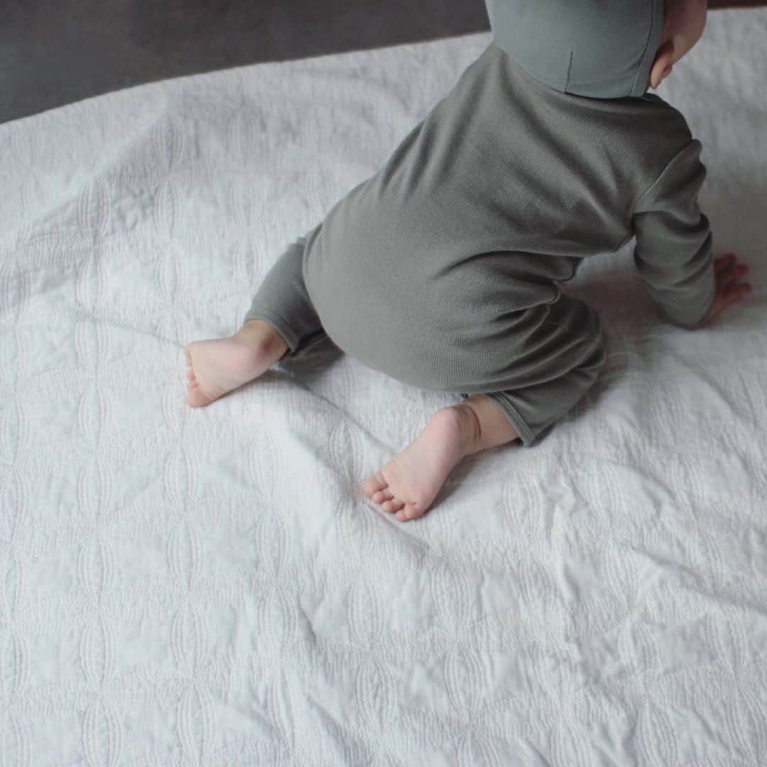 tocon (トコン) さんのインスタグラム写真 - (tocon (トコン) Instagram)「Baby Gift Set . シンプルなロンパースとボンネットですが、赤ちゃんが着ると本当に、本当に、かわいいのです😭💘 . ぴったり細身のロンパース、ストレッチがよく効いているので、お腹ぽっこり、ムッチリタイプな赤ちゃんも安心です🙆🏻‍♀️ . 大切なご自身の赤ちゃん用に 大切なあの方への赤ちゃん用に ベビーギフトセットがおすすめです😊✨ . . #ギフトセット #出産祝い #出産祝 #quincymae  #クインシーメイ」8月12日 21時22分 - tocon_srl