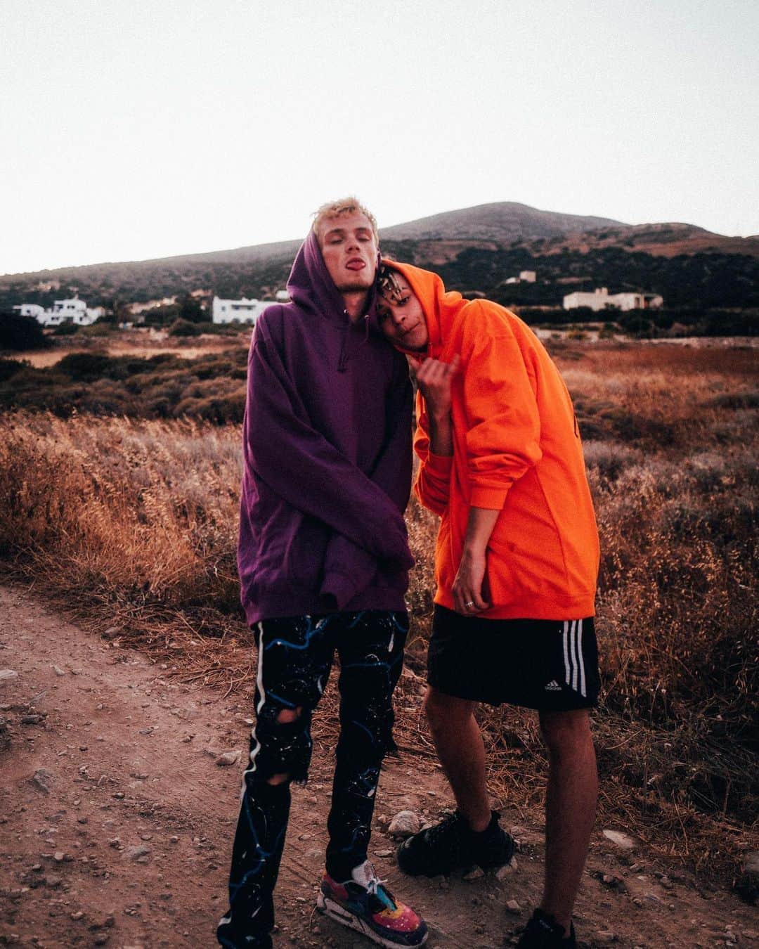 Bars and Melodyのインスタグラム：「New video up on the utube channel 🔥 we’ve uploaded 5 days in a row I think that’s a record... let us know in the comments what you think of the new content」