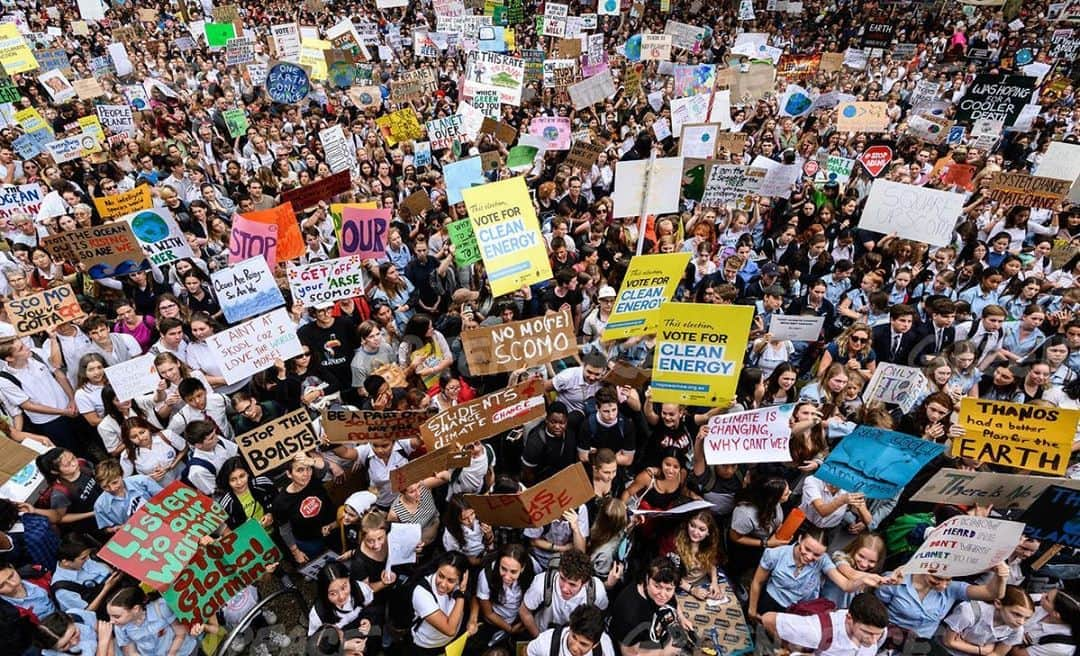 グレタ・トゥーンベリさんのインスタグラム写真 - (グレタ・トゥーンベリInstagram)「Today on #YouthDay social media is filled with people praising youth for leading on climate action, along with countless of other issues.  Youth commitment is truly great, but make no mistake - we have no desire to “lead”. It’s just that someone has to be the adult in the room.」8月12日 21時25分 - gretathunberg