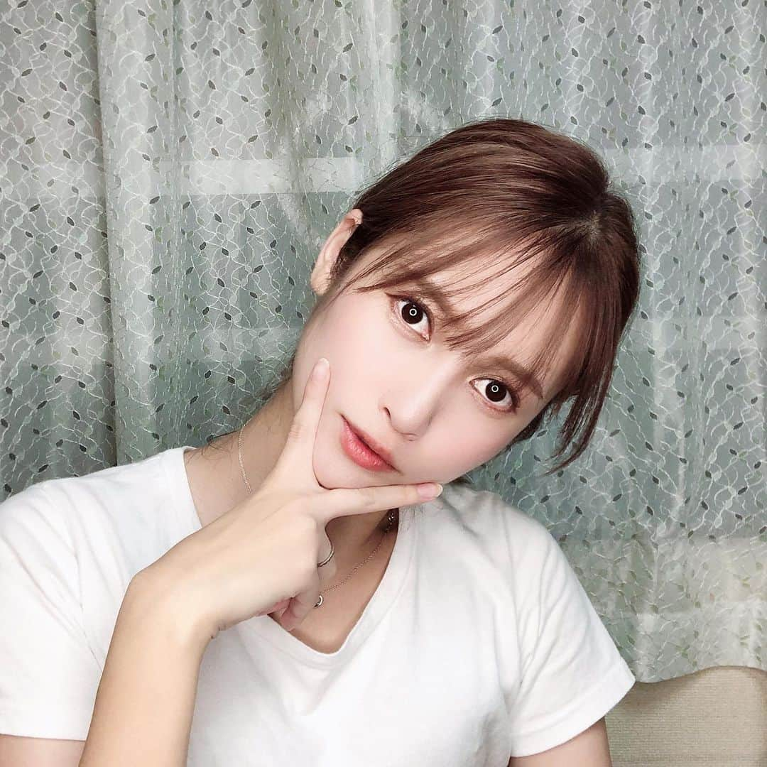 南彩夏さんのインスタグラム写真 - (南彩夏Instagram)「20代後半の裸眼メイク👀❤️ ほぼプチプラコスメ✨ 🌻#CLIO プロアイシャドウパレット . 🌻#Dior ディオールショウモノ . 🌻#CANMAKE メルティールミナスルージュ04  . #20代　#面長 #メイク #プチプラコスメ #アラサーメイク #ハーフ顔 #韓国メイク #韓国コスメ #アイシャドウ #毎日メイク #裸眼メイク #大人メイク　#kpop」8月12日 21時39分 - ayakaminami3