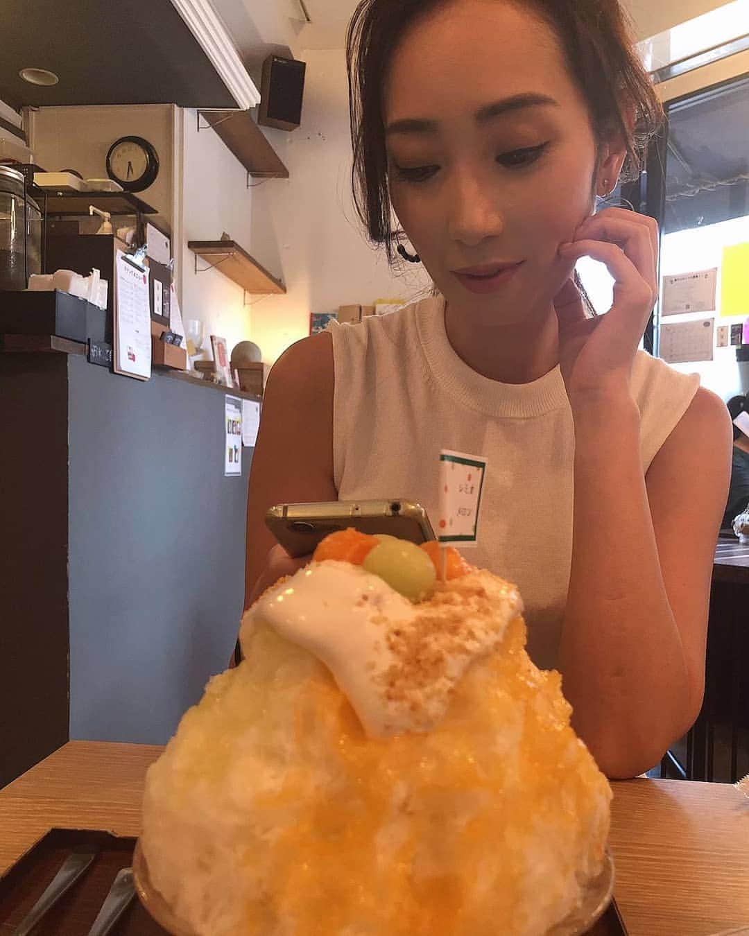 手島千尋さんのインスタグラム写真 - (手島千尋Instagram)「かき氷🍧日和な １日でしたね✨  スタジオも 暑いか、寒いか..  この時期の温度調節 難しいですよね。  さて、さて、 この時期私は、 かき氷とスイカ🍉 で生きていけます🙄💓」8月12日 21時42分 - teshimachihiro0139