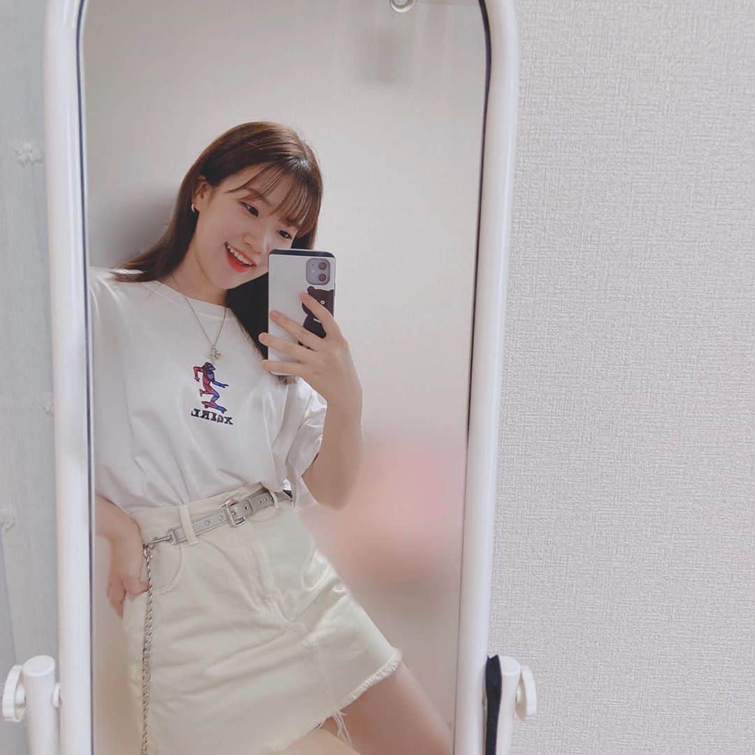 虹香のインスタグラム：「︎︎︎︎︎☺︎ 🤍🤍🤍 #whitecode #fashion #ootd  #xgirl #xgirl_ootd」