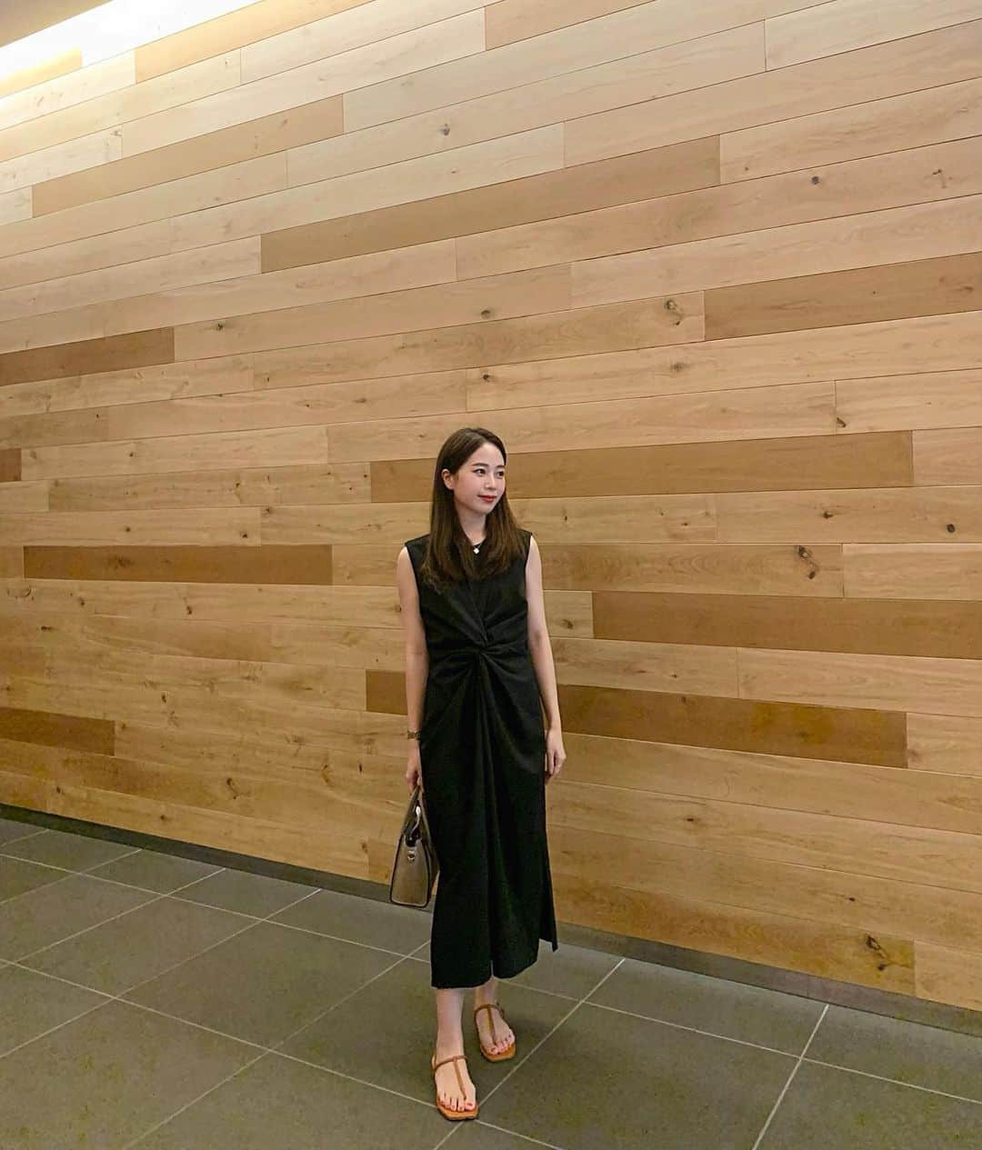 ハンナミのインスタグラム：「❤︎  珍しくストレートヘアだった日☁️ あつくて前髪がなくなった 🤣하하  op @eneu.official (近日発売)」