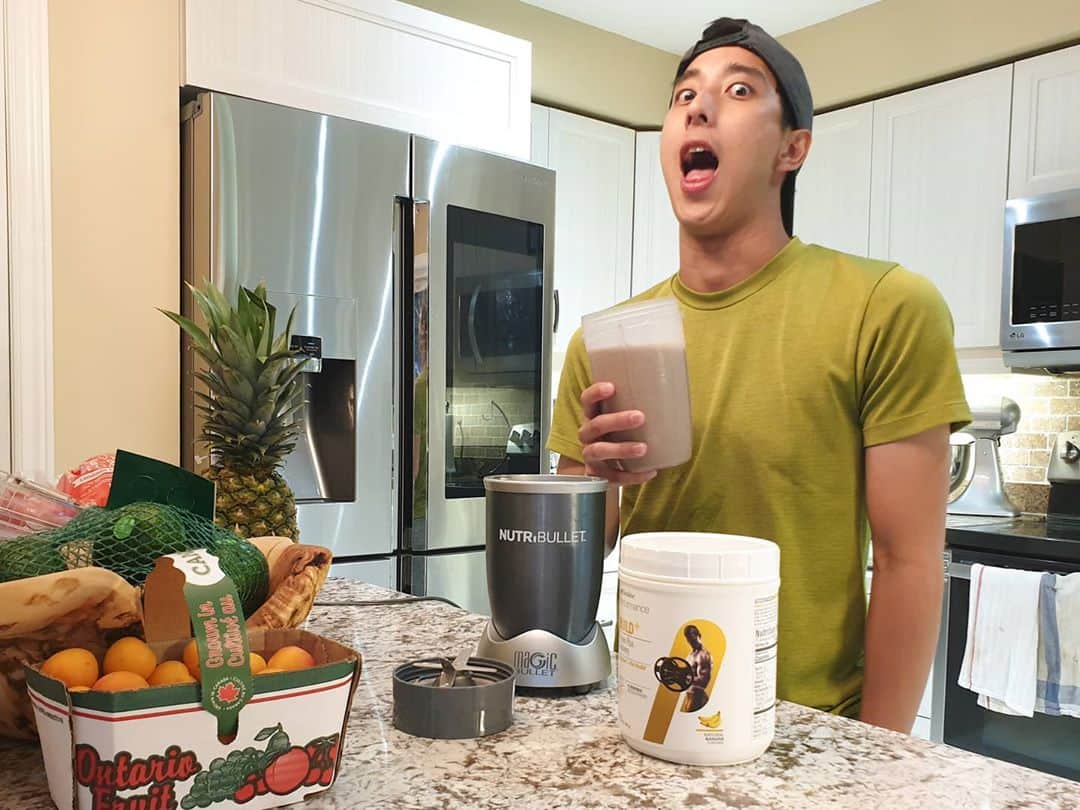 のインスタグラム：「Looks healthy and all...but wait till you see what I put in to my Shaklee Performance Build Protein Shakes😂 anyhow, still a great way to get my protein intake after my workouts. •Chocolate Milk •Ice •Vanilla Ice Cream •Shaklee Performance Build+ Protein Recovery Powder  . . . . . . . . . #figureskating #iceskating #sports #athlete #Shaklee #ShakleeHighPerformanceTeam #PurePeromanceTeam」
