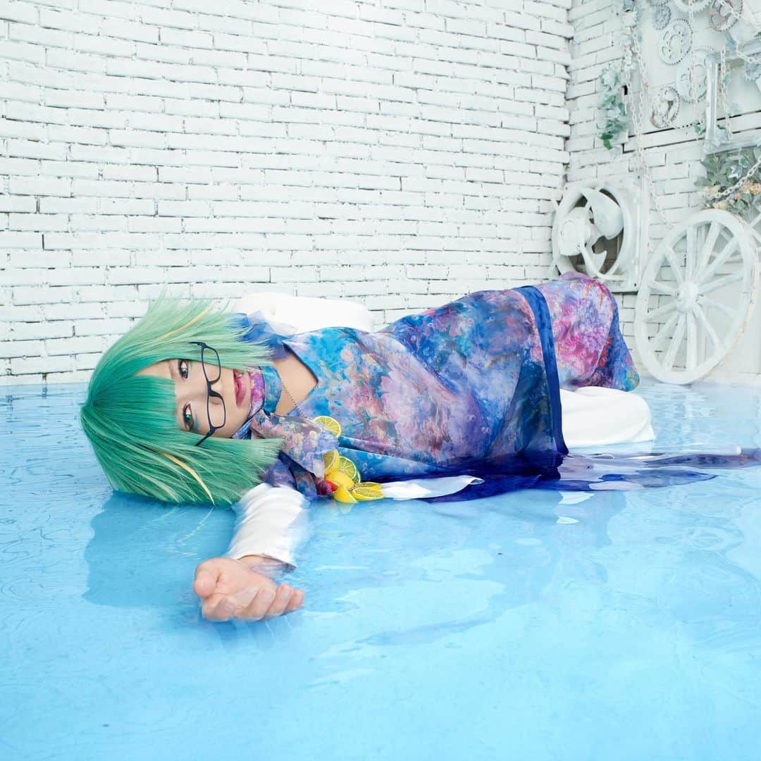 椎名未緒さんのインスタグラム写真 - (椎名未緒Instagram)「シトラスアー写のボツカット。 実は床を水にしたバージョンも撮ろうと思ったんだけど、なんか全然かっこよくならなくてボツになった。  #ユナイト」8月12日 21時57分 - shiinamio_ig