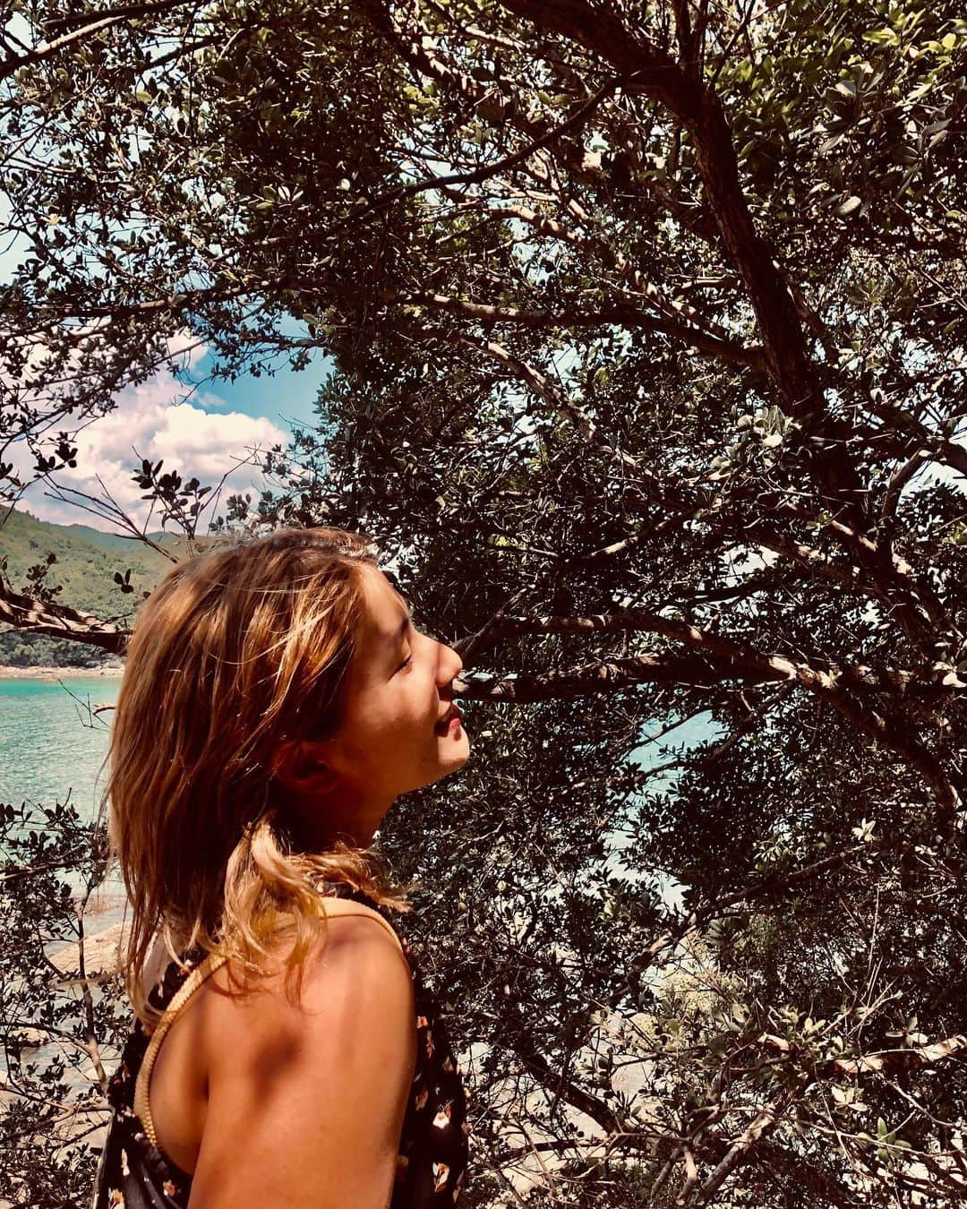 広野あさみのインスタグラム：「Deep breath🌿🍃  👗@billabongwomensjp #bwjp」