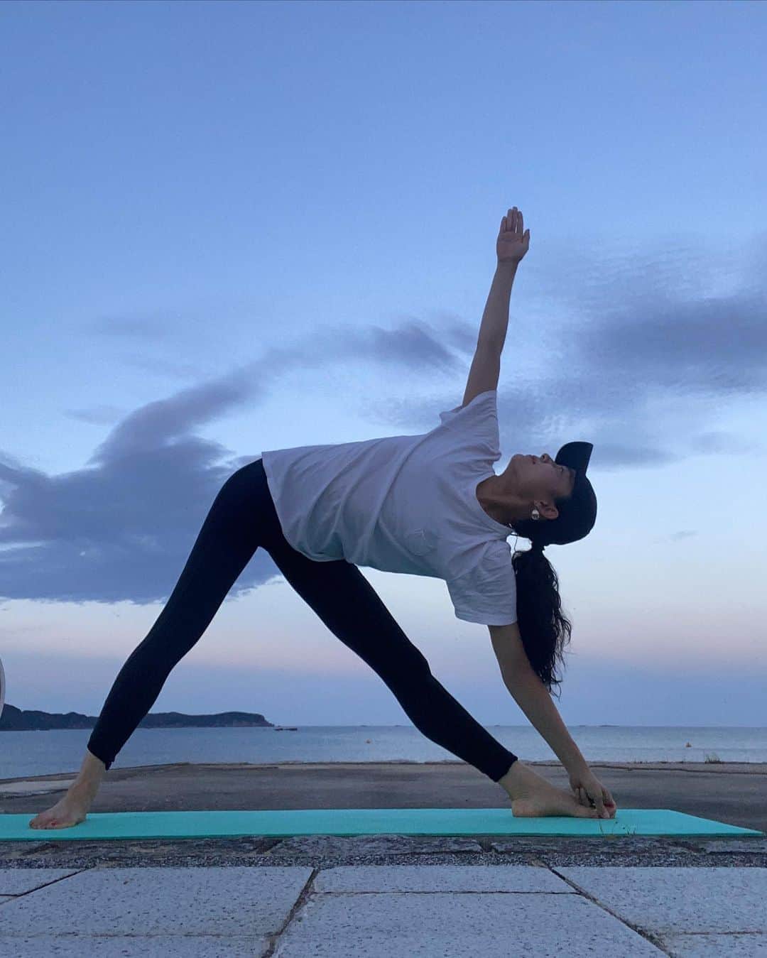 屬美於さんのインスタグラム写真 - (屬美於Instagram)「#nofilter #yoga#mioyoga   大きな流れを受け入れよう。」8月12日 22時15分 - mioyoga__style