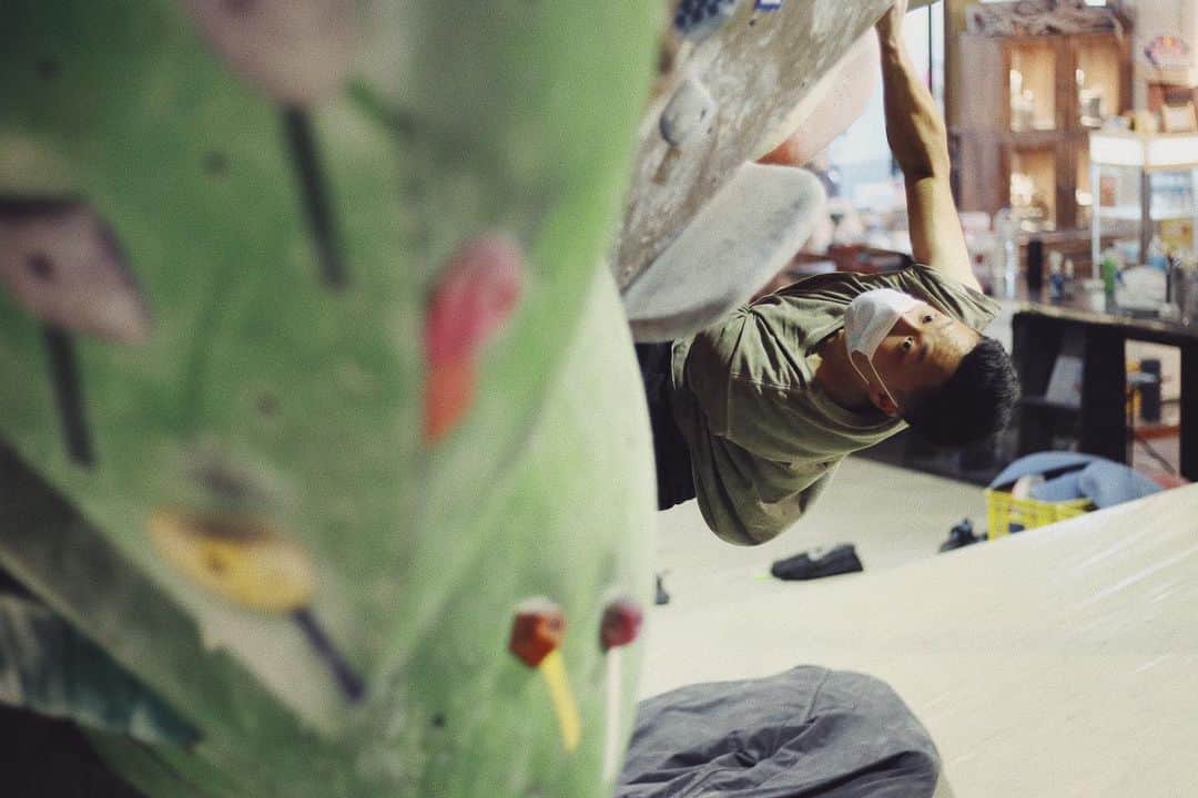 坂本朱里さんのインスタグラム写真 - (坂本朱里Instagram)「💁🏻‍♀️📷🦖🌻🌈✨#cruxkyoto#crux#kyotocrux#climbing#bouldering#boulderingpics#sport#indoorsports#indirclimbing#indoorbouldering#ボルダリング#京都ボルダリング#クラックス京都#京クラ」8月12日 22時17分 - ayari_shimi