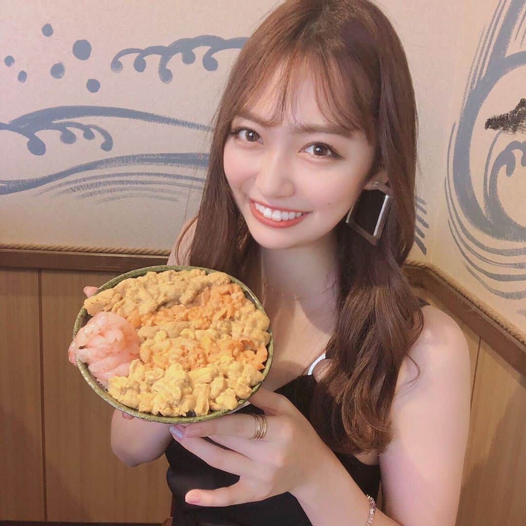 みうらうみさんのインスタグラム写真 - (みうらうみInstagram)「顔と同じ大きさのウニ丼👀❤️ . 北海道帰ったら絶対食べに行きたかったから嬉しすぎたし幸せすぎて一瞬で食べ終わりました . . . #ウニ丼 #余市 #余市グルメ #海鮮丼 #うに #北海道グルメ #hokkaido #yoichi #kaisen #uni #北海道」8月12日 22時23分 - miuraumi1207