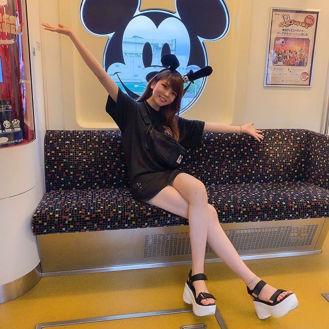 SAKIさんのインスタグラム写真 - (SAKIInstagram)「ガラガラディズニーすぎて、電車の中も人全然いなかった😂今しか撮れない写真😘 ・ ・ ・  #ディズニー #ディズニーランド #ディズニーシー #Disneyland #Disneysea #ディズニーリゾート #ディズニーコーデ #オソロコーデ #オソロ #ディズニーシーコーデ #Tokyo #disneycode #fashion #加工 #他撮り #自撮り #selfie #00#00년생#대학생#일상#일상스타그램#셀피#팔로우」8月12日 22時23分 - iam_saki912