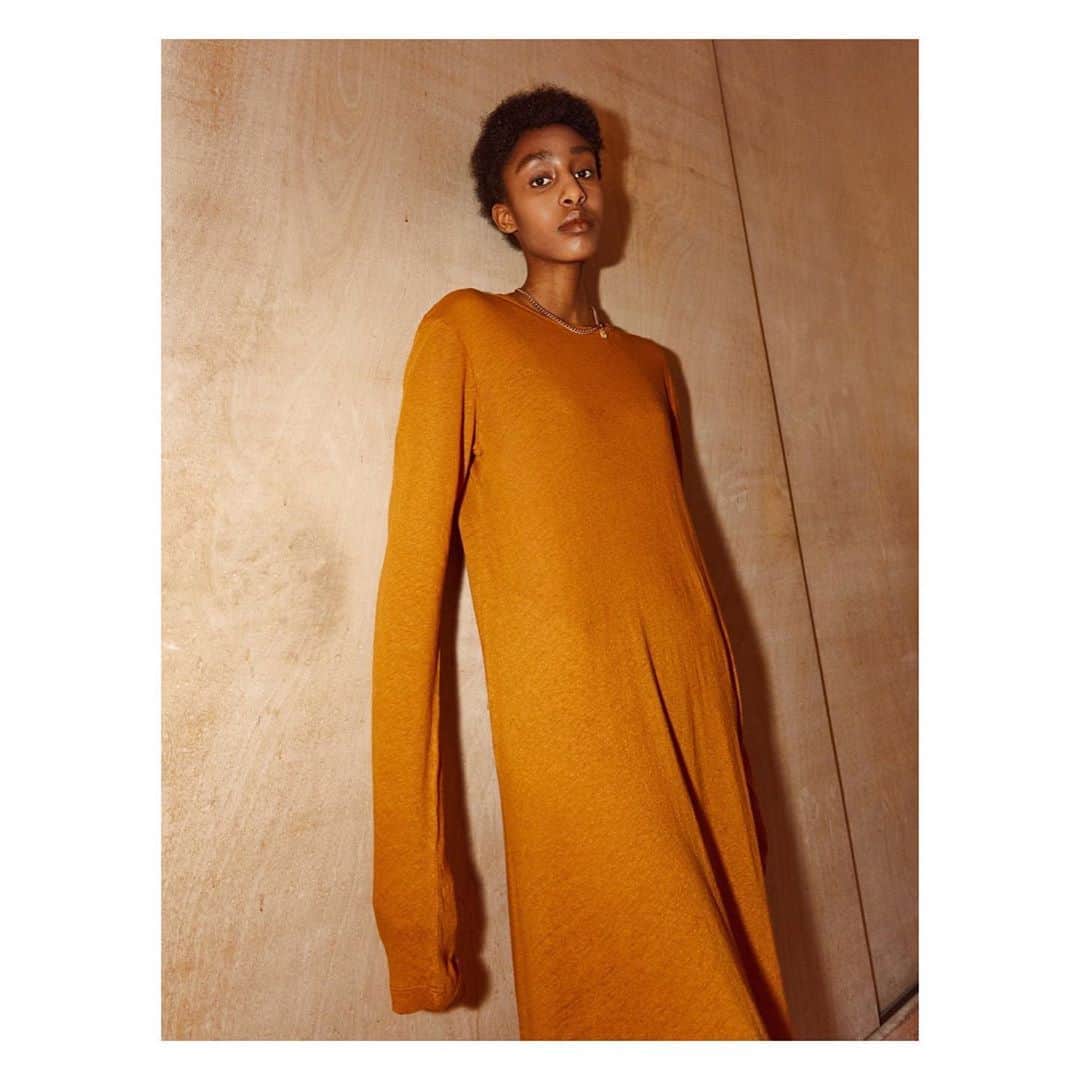 のインスタグラム：「Grace 🧡  #Honeyisthecolor #eveningTeedress #simpleluxary #inourwardrobe」