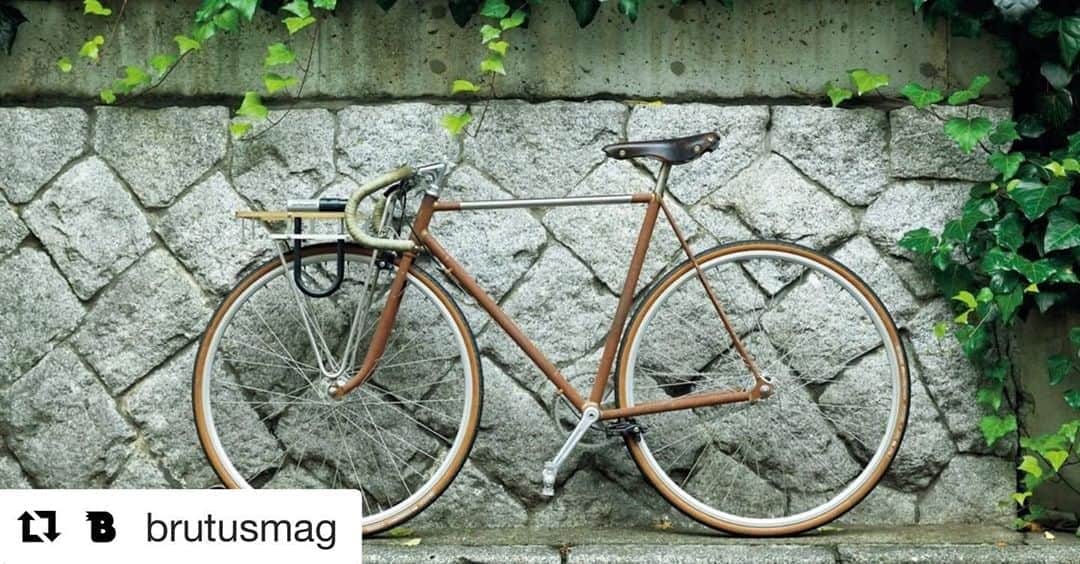 谷尻誠さんのインスタグラム写真 - (谷尻誠Instagram)「自転車と建築は似てる気がします。 どこまで我慢できるかみたいなところも。 だから自転車を建築のように捉えて作った自転車なのです。 #Repost @brutusmag with @get_repost ・・・ 【いい自転車。★発売中】 建築家・谷尻誠さん(@tanijirimakoto )が乗るピストバイクのフレームは、造船や建築で用いられるコールテン鋼だ。これはあえて鋼の表面を錆びさせることで、鋼の内部まで錆を浸透させない特殊な材。またぐ時に錆が衣服に付かないよう、トップチューブだけはステンレスを未加工のままとした。接続部を使い、後輪のブレーキパッドはペダル裏に付けて目立たなく。 そもそも軽くシンプルなフレームでスピードを追求するのがピストバイクの定石だ。 #BRUTUS #いい自転車 #自転車 #ピストバイク」8月12日 22時40分 - tanijirimakoto
