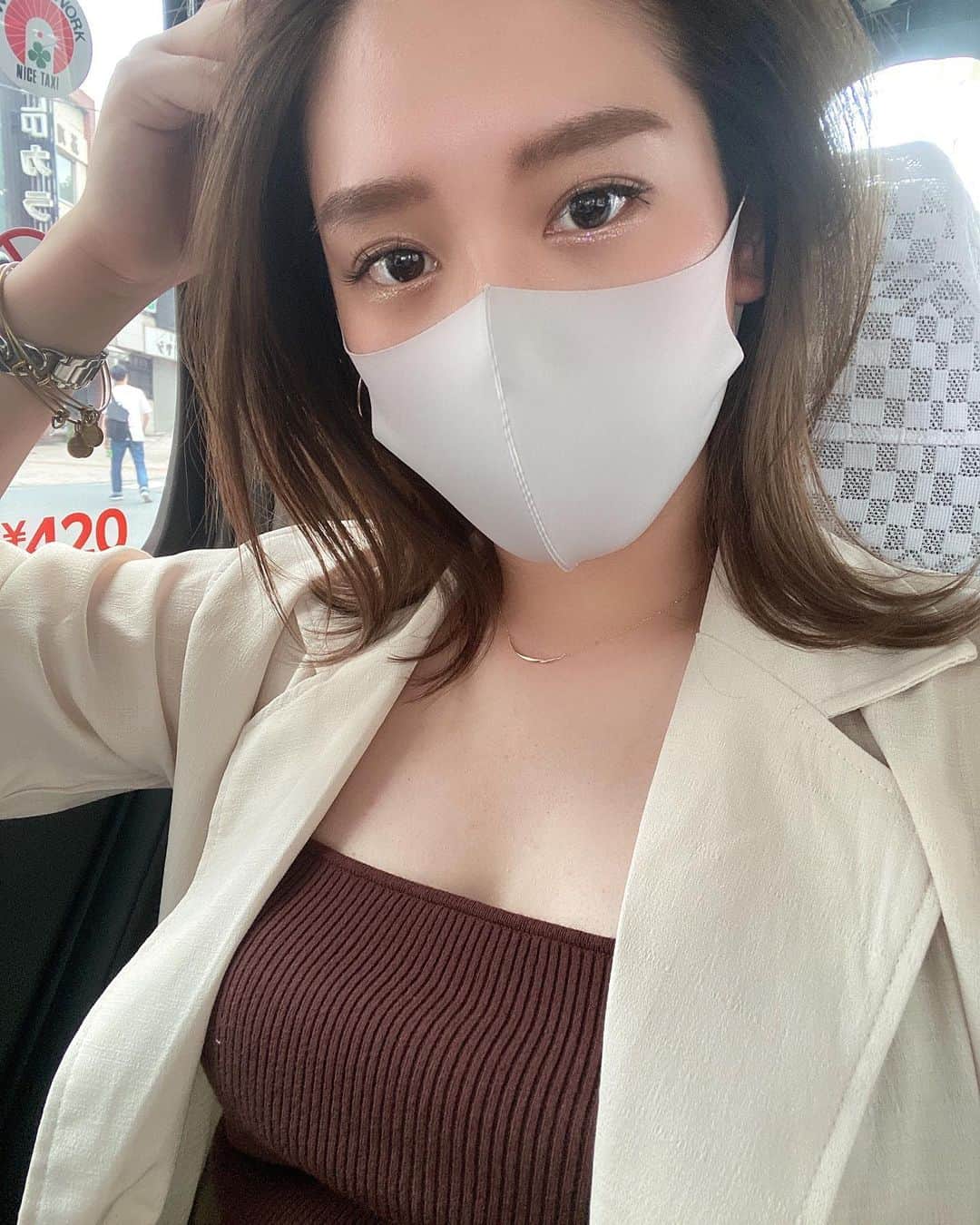 acaneのインスタグラム：「・ ストーリーに載せて どこの服ですか？って質問きたけど @trifle_official のセットアップです🥳 ・ めちゃくちゃサラッとして着やすい〜🥺 完全に着まくるやつや〜。。笑笑」