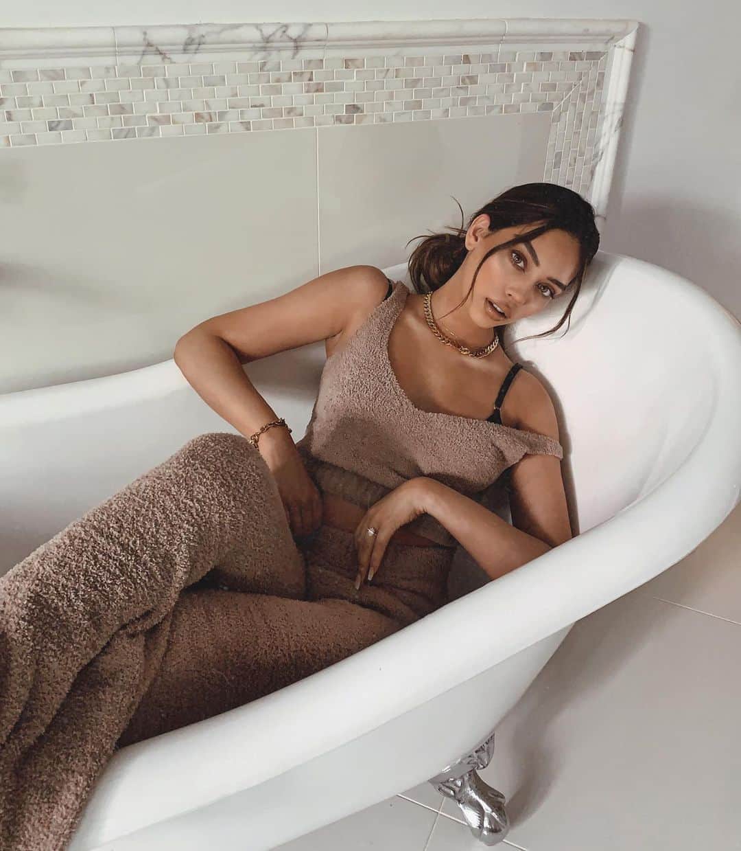 JANICE JOOSTEMAさんのインスタグラム写真 - (JANICE JOOSTEMAInstagram)「Comfy at home ☁️ @ohpolly #ohpolly  code: Janice10」8月12日 22時49分 - janicejoostemaa