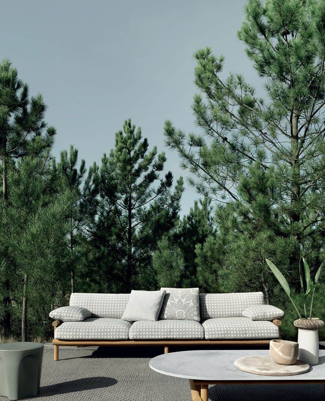 Design Milkさんのインスタグラム写真 - (Design MilkInstagram)「@bebitalia and designer @naoto_fukasawa_design_ltd have collaborated on the Ayana collection, a minimal collection of #outdoorfurniture with southeast Asian and Swedish influences. Featuring beautifully rich woods, the backrest is a clear reference to a Swedish wall bar, a piece of exercise equipment that’s used as a load-bearing element in Ayana’s two and three seat sofas, as well as an armchair. The collection’s welcoming minimalism is completed with a dining chair, a dining table and a low table. \\\ designmilk[dot]com」8月12日 22時55分 - designmilk