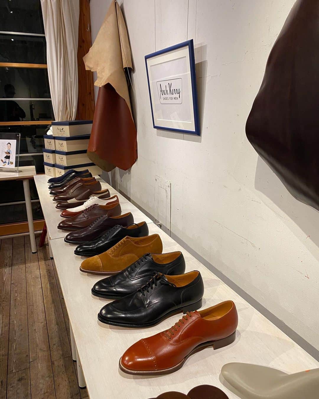 Yuya Hasegawaさんのインスタグラム写真 - (Yuya HasegawaInstagram)「@archkerry  この度ご縁がありArch kerryの靴達に会いに後楽園のオフィスまでお伺いしました👞アメリカ靴の最盛期である1940.50年代の靴を今の日本の職人の技術で復活させたコレクションの数々。マジ半端ない！！ 誰もやってこなかった紳士靴の領域。高級紳士靴を極めていく上で避けては通れないアメリカンビンテージシューズを現代に復刻させてArch Kerry.ヤバイ靴ブランドです🔥🔥🔥  #archkerry #american #vintage #brifth #shoeshine #日本の紳士靴はまだまだ進化する」8月12日 23時05分 - yuya.hasegawa.brift.h