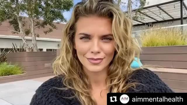 アナリン・マッコードのインスタグラム：「#Repost @aimmentalhealth  ・・・ “It has been a very trying year and it continues to be so as we figure out what to do in these unprecedented times, but especially for our young people.”  Hear actress, writer, director, & producer, AnnaLynne McCord’s story on Thursday at the AIM Beyond Virtual Gala ❤️ Free registration through the **link in our bio! @aimmentalhealth **」