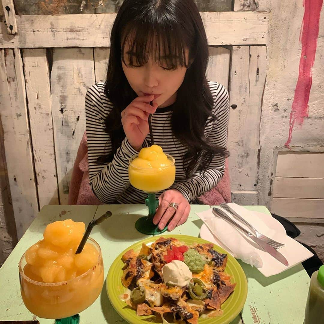 KOUMIさんのインスタグラム写真 - (KOUMIInstagram)「. When you eat delicious food.. see beautiful scenery, have you ever think that “wish you were here rn..”?  That’s everything. You are totally in love with someone who was into your head😌 . . . #love#lovememes#❤️」8月12日 23時32分 - iamkoumikolme