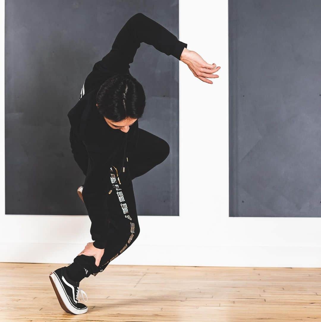 イヴァン・リギーニのインスタグラム：「IMAN clothes made for free movements and free minds full of energy and pleasure of what you really love to do✨and I’m really grateful to those crazy talanted people who’s helping and supporting our brand 🙏🏼 @imanfashionofficial let’s go💪🏼  Ph : @fabburitica  Model : @_jacksonlee」