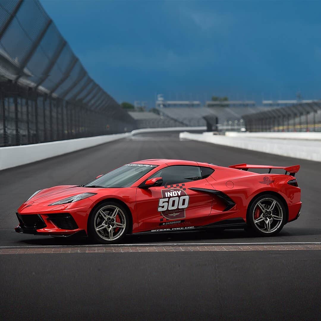 Corvetteのインスタグラム：「Setting the pace once again. The Corvette will serve as the Official Pace Car for the 17th time at the #Indy500. Tune in on Sunday, 8.23 to see the mid-engine 2020 #Corvette #Stingray in action. #C8 #Vette」